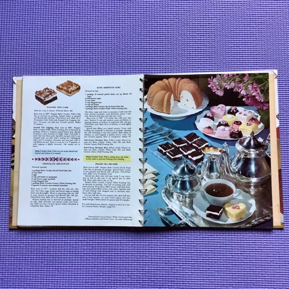 Vintage 1966 BETTY CROCKER’S CAKE and FROSTING MIX COOKBOOK - Picture 4 of 9